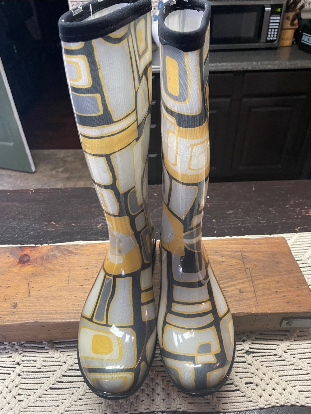 NWT Kamik Maude Waterproof Rain Boots Yellow Black Size 9.